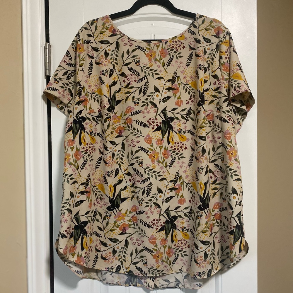 Ava and Viv floral top